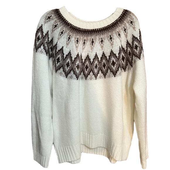 Old Navy Tops - Old‎ Navy Sweater. Women’s SIze Medium. NWOT.